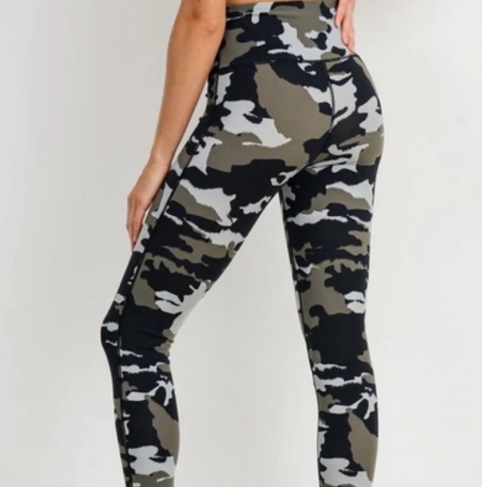Mono B camouflage leggings. Women’s Medium‎